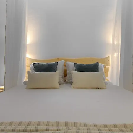 White Linen Two Balconies Min Old Town Quiet Apartman