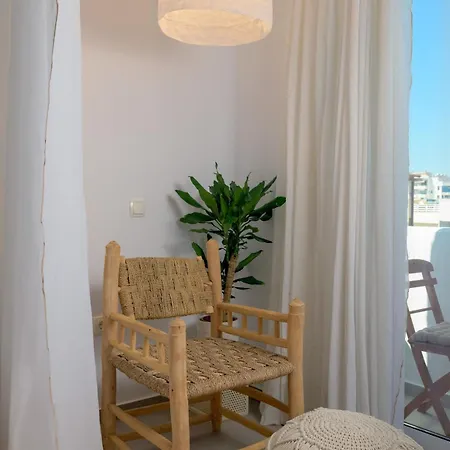 White Linen Two Balconies Min Old Town Quiet